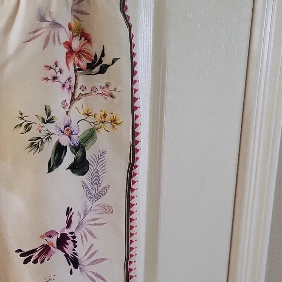 Johnny Was Cream Floral Women's Shorts - Picture 3 of 11